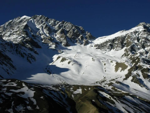 Pisang Peak Climbing